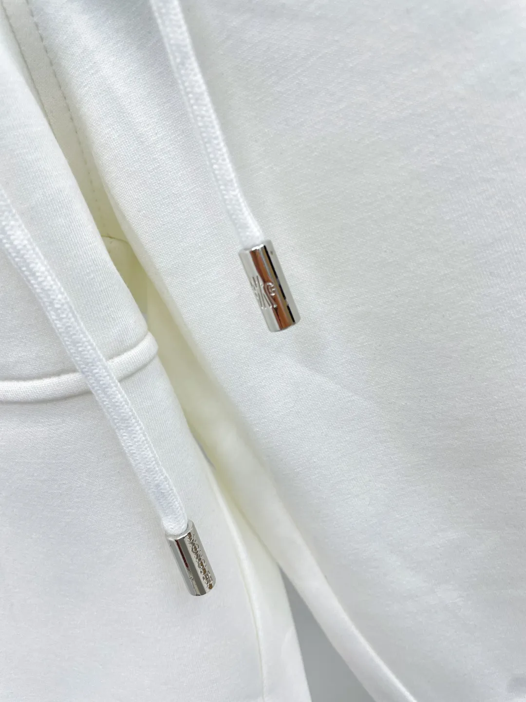 Mon 2026 New Arrival 🪡 LOGO DDD 。 Classic LOGO ， ， ， 。 ， 。 Size：M-3XL